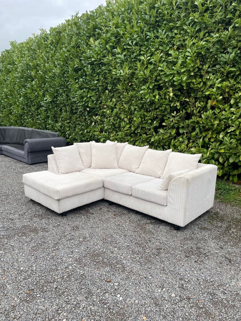 FREE DELIVERY 🥰🚚🥰 BEIGE FABRIC CORNER SOFA GOOD CONDITION 