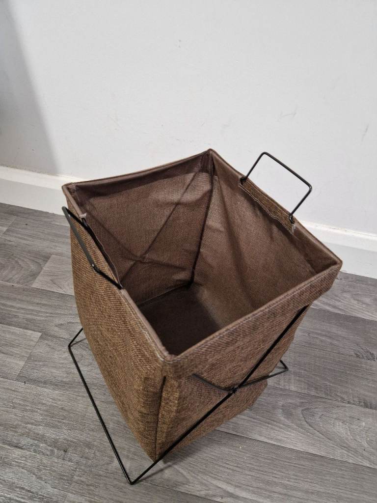 Lightweight laundry hamper, good for small spaces, chic brown & black design