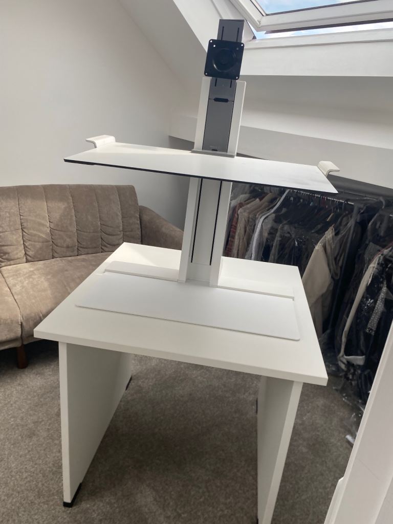 Humanscale sit/stand desk topper & Desk