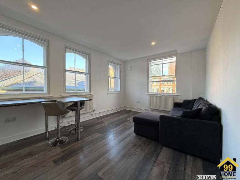 FOR SALE | £169,950 | Top-Floor Warehouse Apartment in the City Centre of Manchester