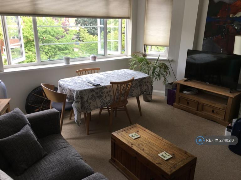 2 bedroom flat in Sheen Court, Richmond, TW10 (2 bed) (#2748218)