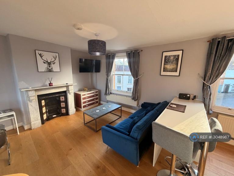 1 bedroom flat in Fully Furnished Magdalene Street Wi , Glastonbury, BA6 (1 bed) (#3048987)