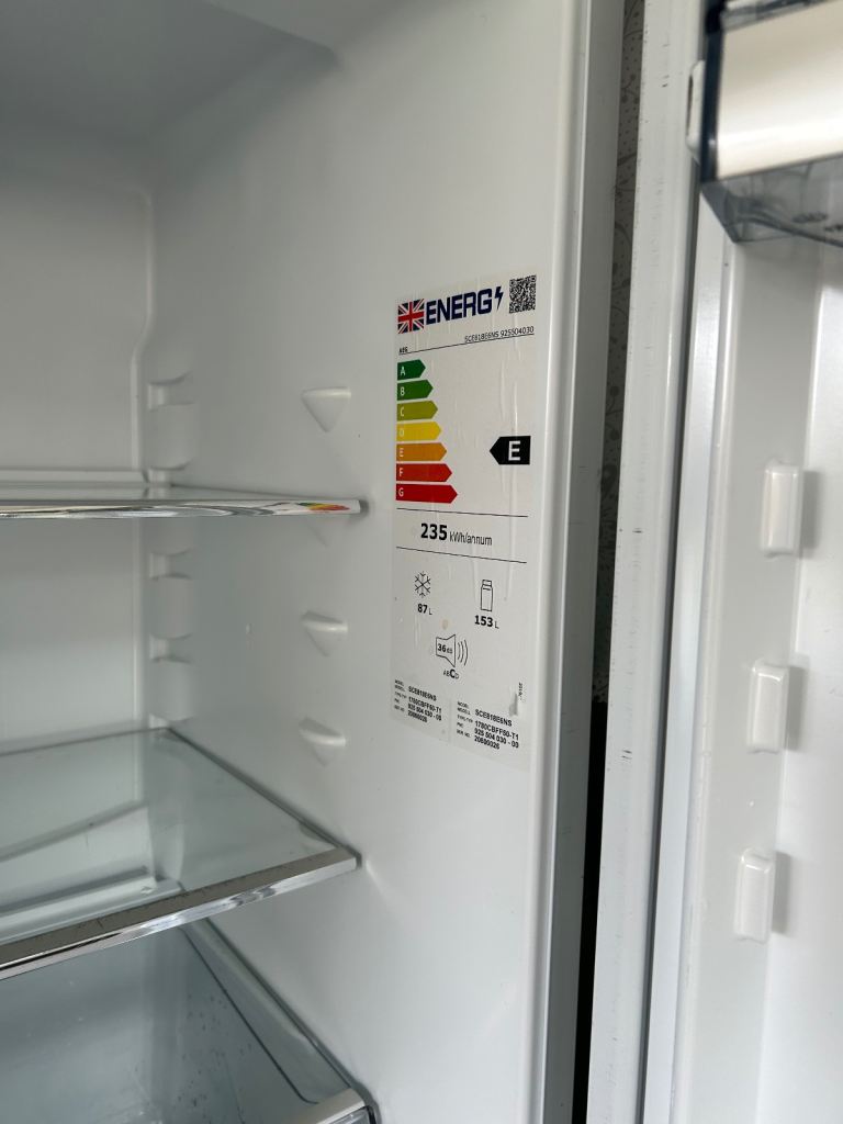 Integrated fridge freezer 