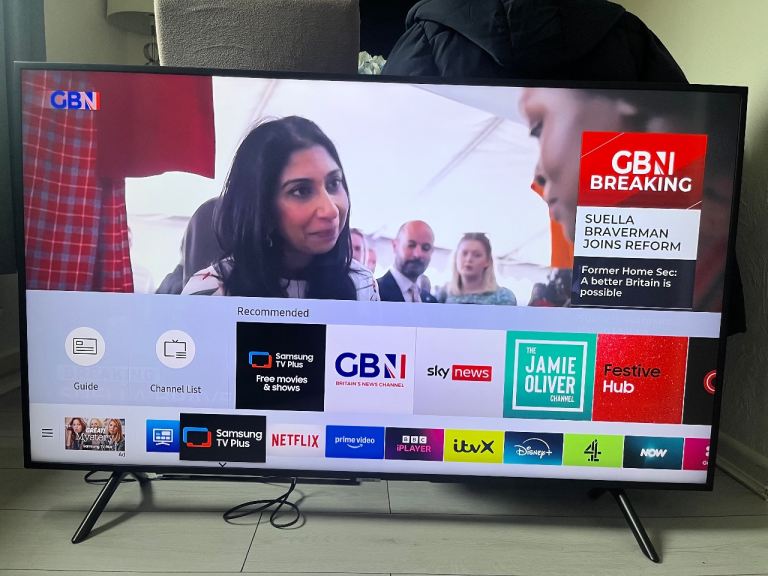 Samsung 55” 4K UHD HDR Smart LED TV - Excellent Condition