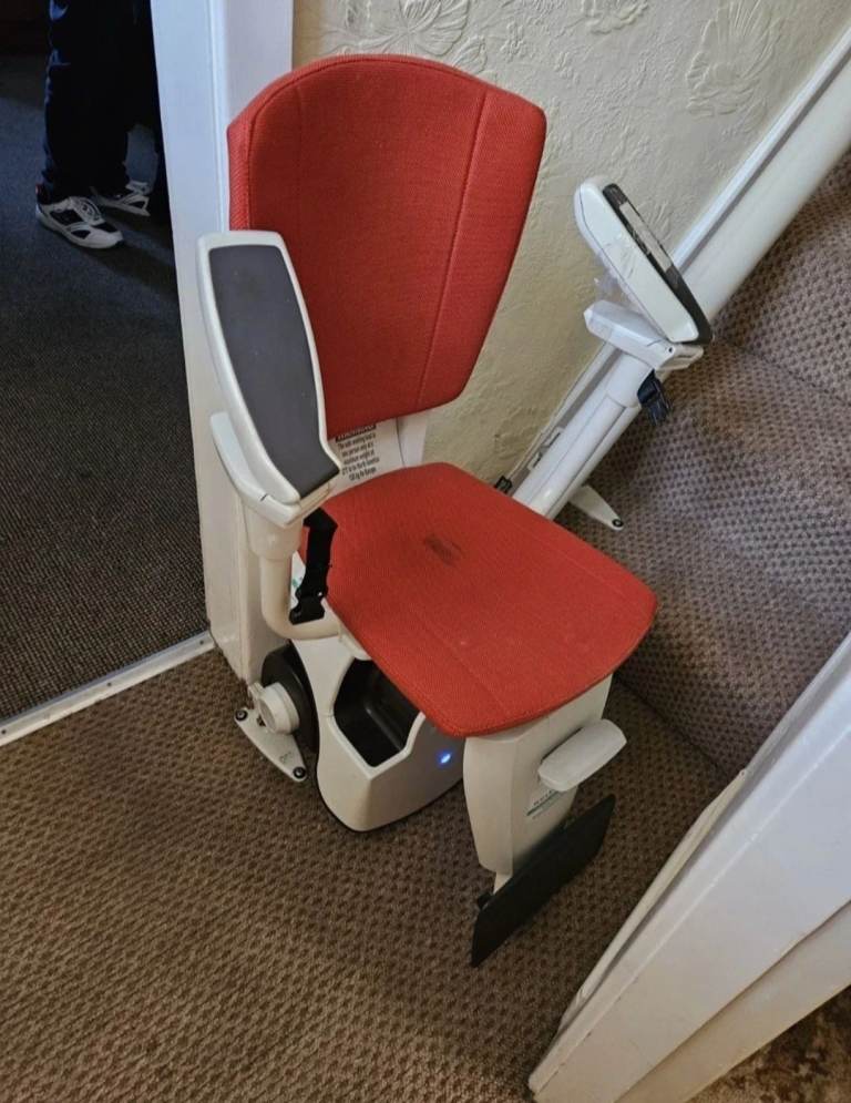 Flow 2 Straight Stairlift. 4.5m Track. Full Working Order. Good Condition.