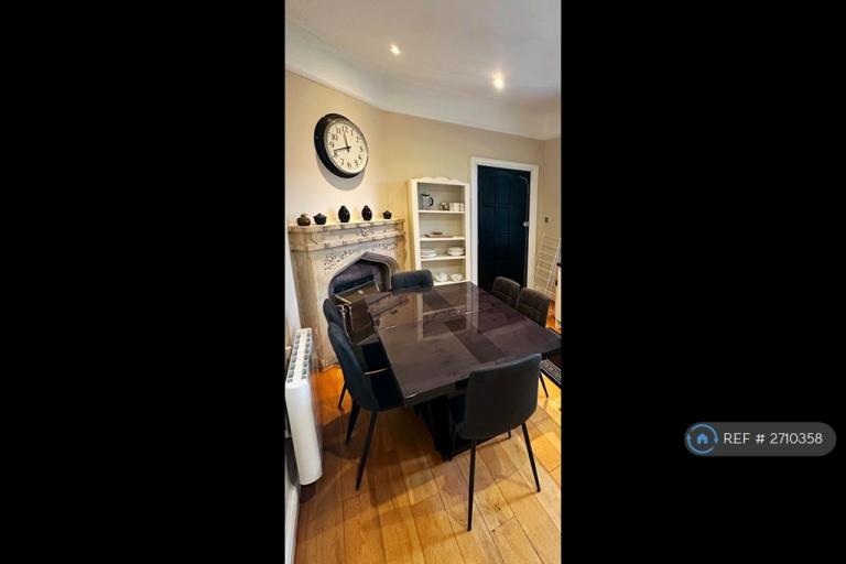 3 bedroom flat in Windsor Forest Court, Ascot, SL5 (3 bed) (#2710358)