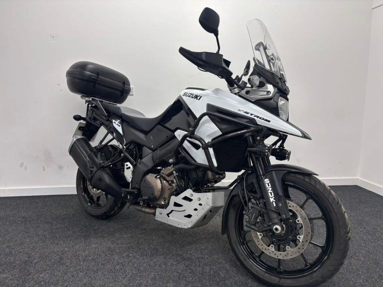 SUZUKI V STROM DL1050 ** 12 MONTHS MOT - TOP BOX - ENGINE BARS **