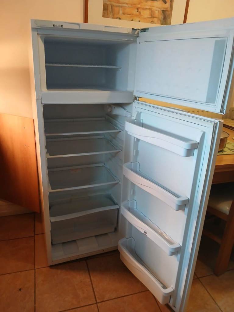 Indesit Freestanding Fridge Freezer – White, Good Condition