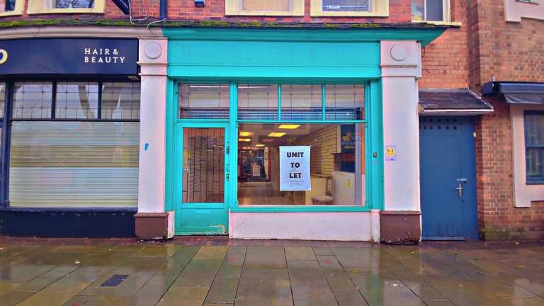 spacious 925 st ft commercial shop spread over two floors in Walsall