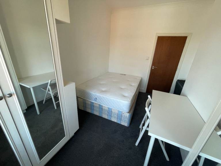Single and Ensuite room available at Nw10