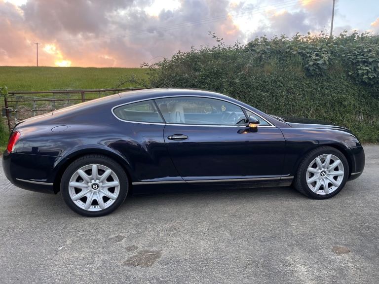 Lovely Bentley Continental GT in striking Sapphire blue . Full Bentley service history.