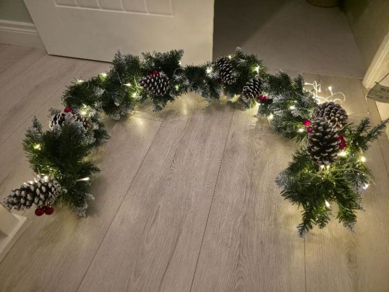6ft Frosted Pine Cone Christmas Garland