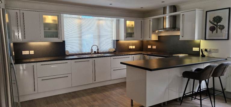 Large Kitchen, with appliances in working order
