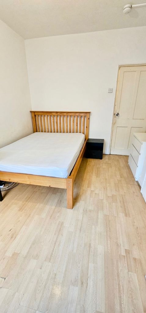 Rent Double Room close to Aldgate East Station 
