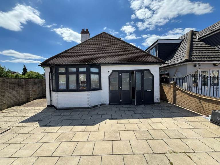 3 Bedroom Property (2 Bedroom flat Ground Floor and a 1 Bedroom flat First Floor) in Clayhall IG5  