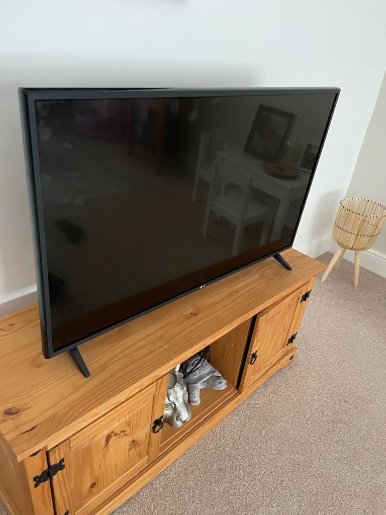 LG Flat Screen TV – 4k webos UHD 43 inch 