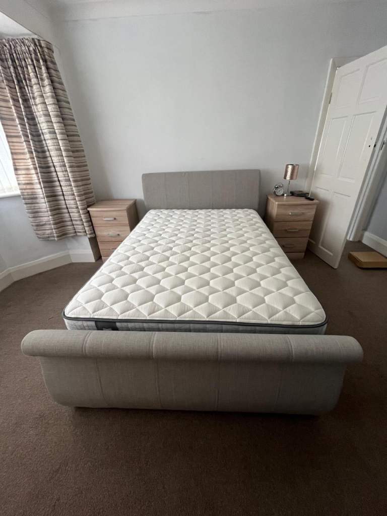 Dreams sleepmotion electronic bed with sealy posturepedic mattress