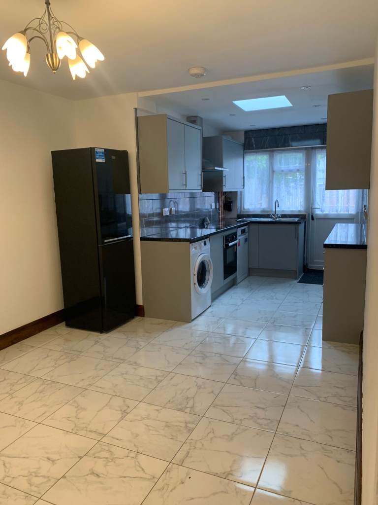 3 bed house for rent Luton Off M1