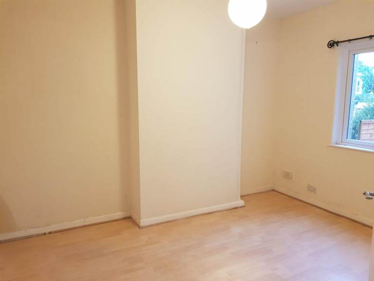 4 large room house in St. Paul's 