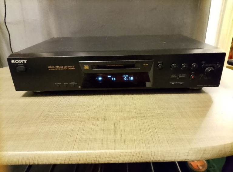 Sony mini disc player recorder MD LP seperate with minidisc Cass included 