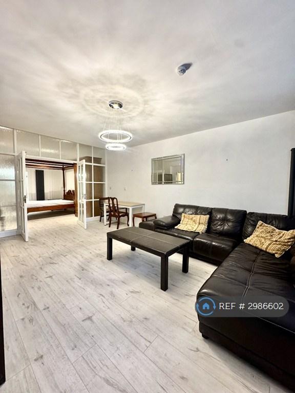1 bedroom flat in Pearson Park, Hull, HU5 (1 bed) (#2986602)