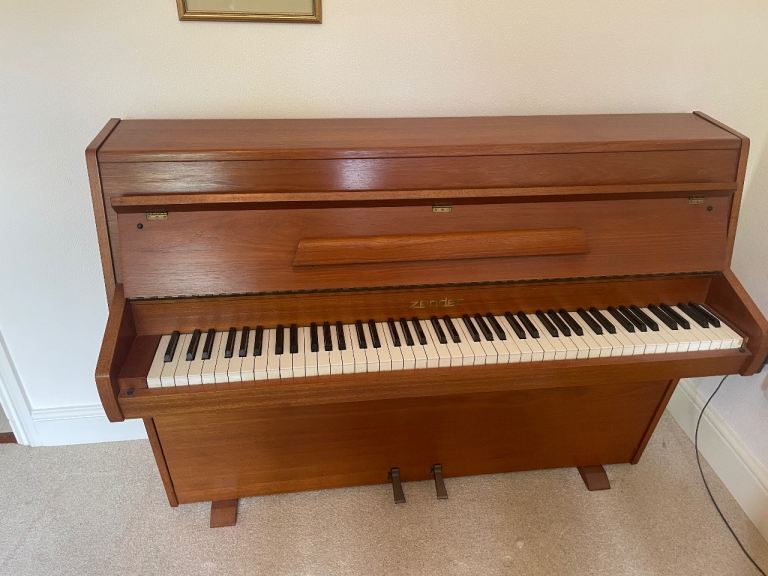 Zender upright Piano