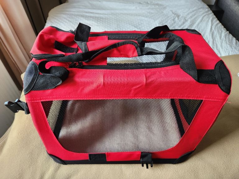 Foldable carrier for small pet