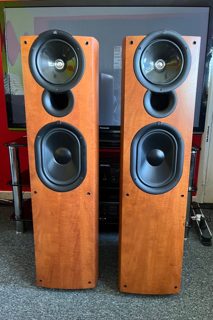 KEF Q7 Speakers