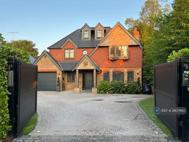 5 bedroom house in Hazel Way, Fetcham, Leatherhead, KT22 (5 bed) (#2907993)