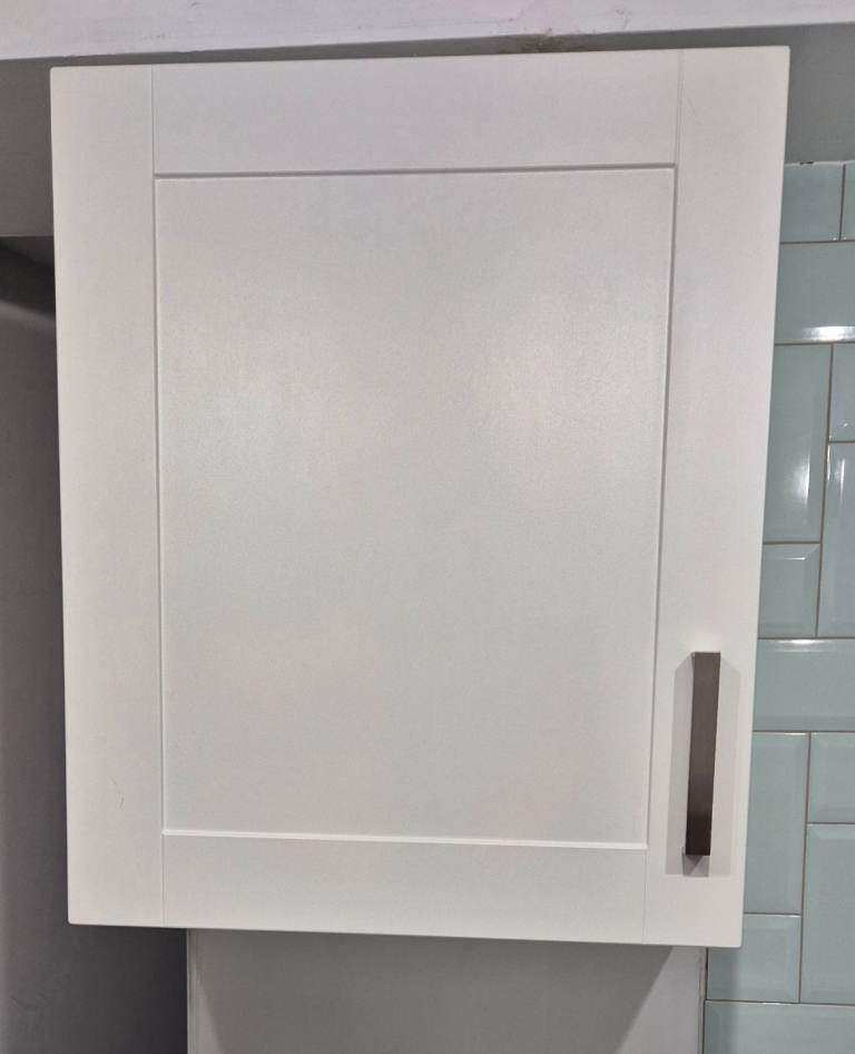 Howdens white shaker doors x5