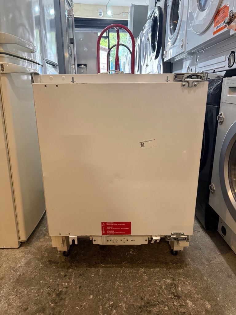 Zanussi White Colour Integrated Fridge Freezer With Free delivery 🚚 