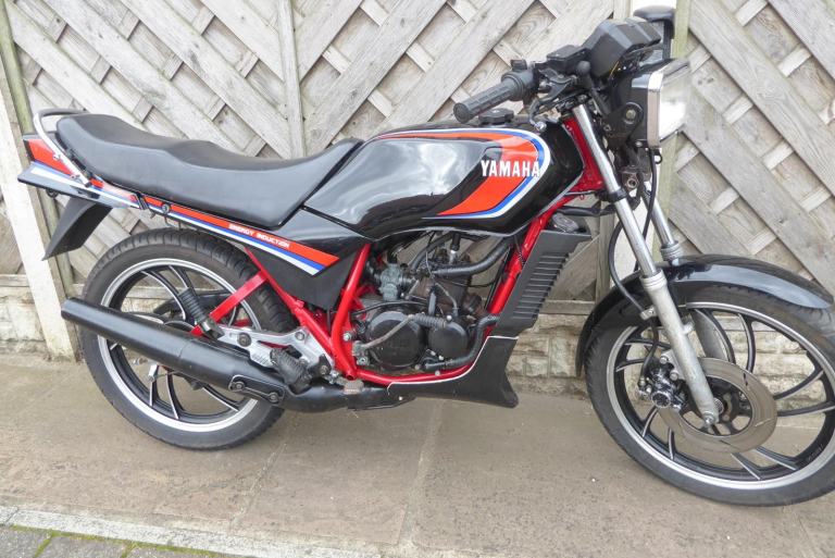 YAMAHA RD 80 NEEDS REGISTERING HAD IT STARTED FIRST KICK SOUNDS WELL