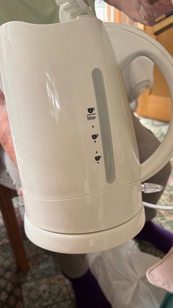 White Electric Kettle Tesco  – Good Condition used once 