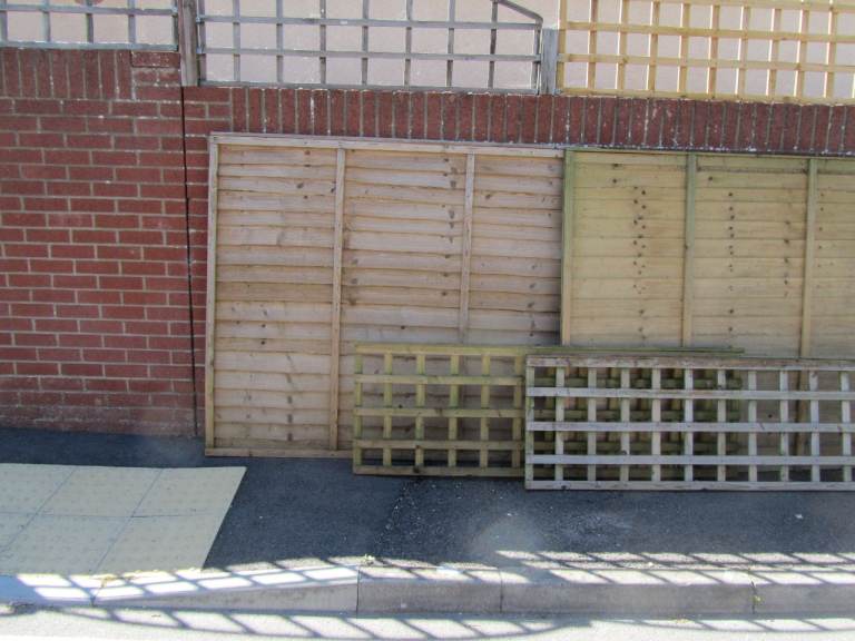 3 fence Panels 6ftx5ft with Trellis