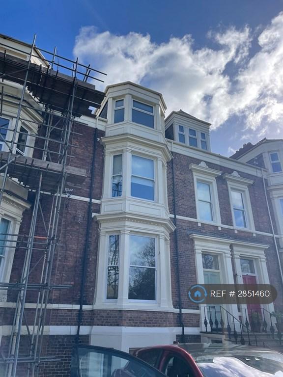 3 bedroom flat in Woodside, Sunderland, SR2 (3 bed) (#2851460)