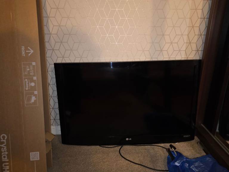 LG 42inch TV (Prices negotiable)