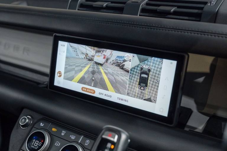 2021 Land Rover Defender 3.0 D300 MHEV X-Dynamic HSE SUV 5dr Diesel Auto 4WD Euro 6 (s/s) (300 ps...