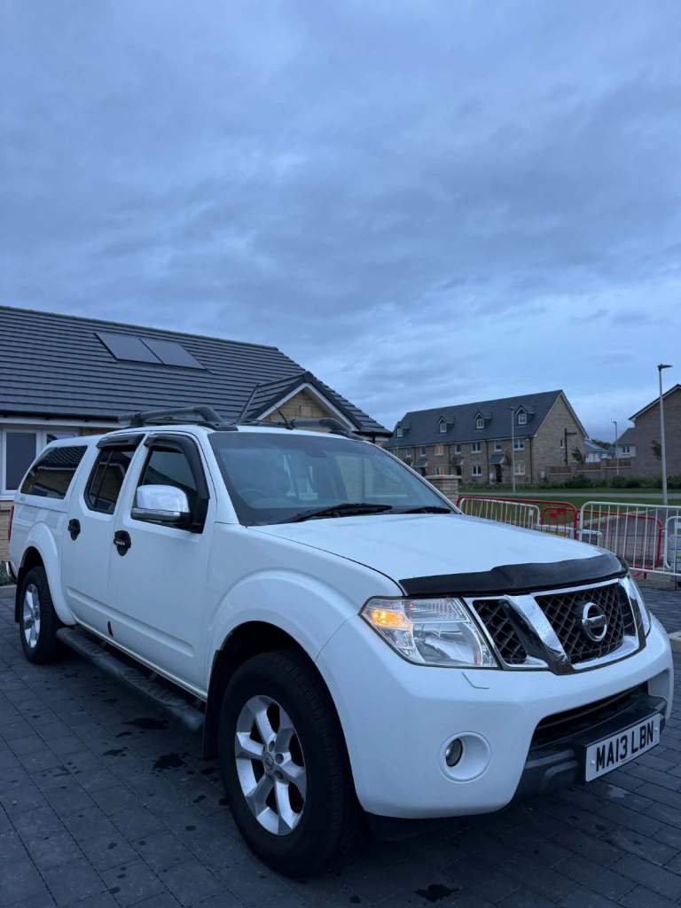 NISSAN NAVARA 2.5 TEKNA 190BHP 2013 4X4 DCB FSH MAY PX 