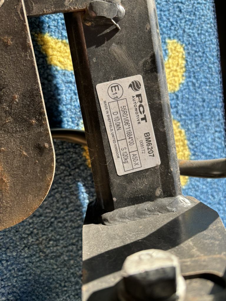 Bmw removable tow bar