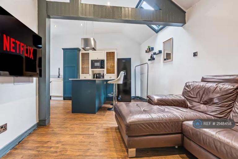 3 bedroom flat in Sheffield, Sheffield, S10 (3 bed) (#2148458)