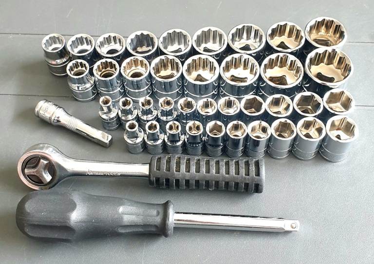 Socket Wrench Sets with Ratchet