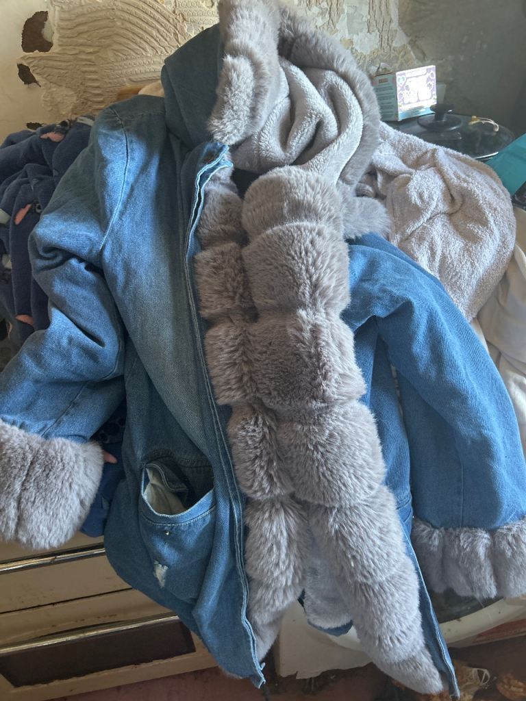 Denim coat with fur inside 