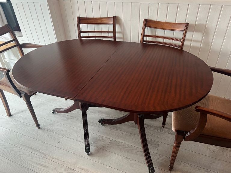 Stag Minstrel Mahogany Extending Dining Table and 4 Chairs 