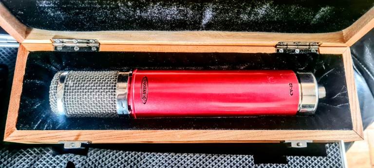 Avantone cv12 valve microphone 