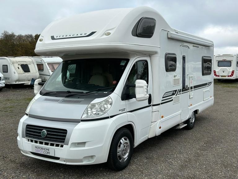 Bessacarr E495 2011, Self Levelling, Cruise Control, Drive-Away Awning