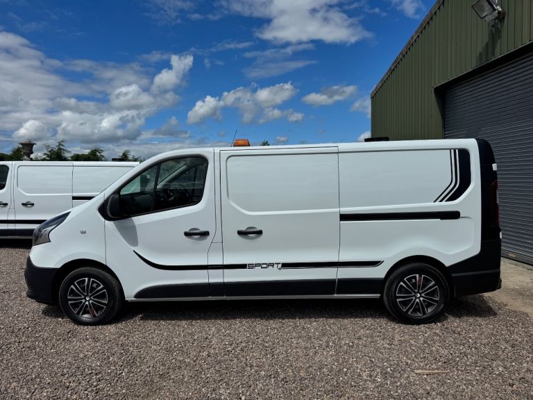 🚨 WOW!! ONLY 17,000 GENUINE MILES!! 🚨  🔥 2019 Renault Trafic LWB – 1 Owner – £11,500 + VAT 🔥