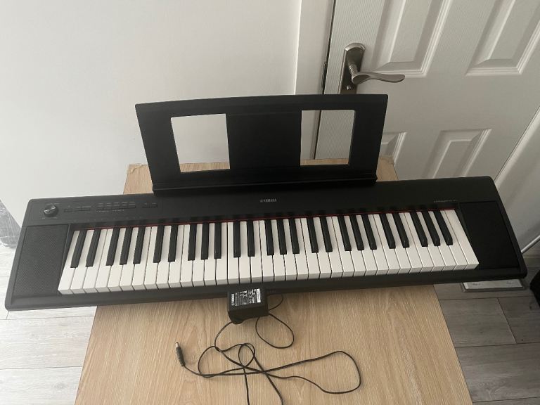 Yamaha Piaggero NP 12 portable digital piano