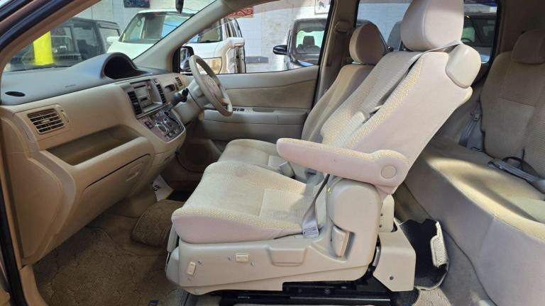 2010 Toyota Raum 1.5 Auto lift mobility chair  Petrol Automatic