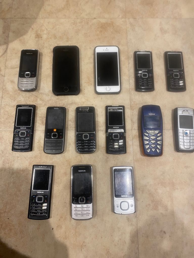 Job Lot Mobile Phones and Chargers - Nokia and Apple