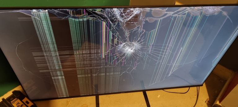 Hisense 65" tv broken screen- spares or repairs Huddersfield 